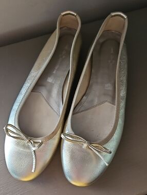 NWOT ITALIAN LA DIFFERENZA MICHELE LOPRIORE GOLD LEATHER BALLET FLATS SZ 38
